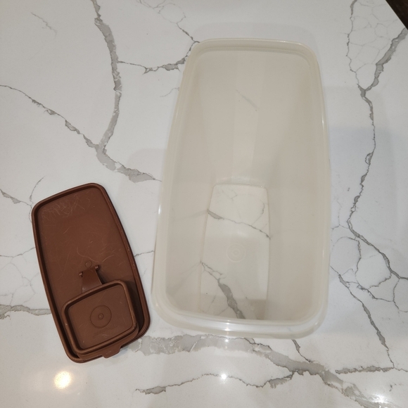 RARE VINTAGE Large Brown Tupperware Cereal Keeper 10" X 4.5" - Picture 10 of 10